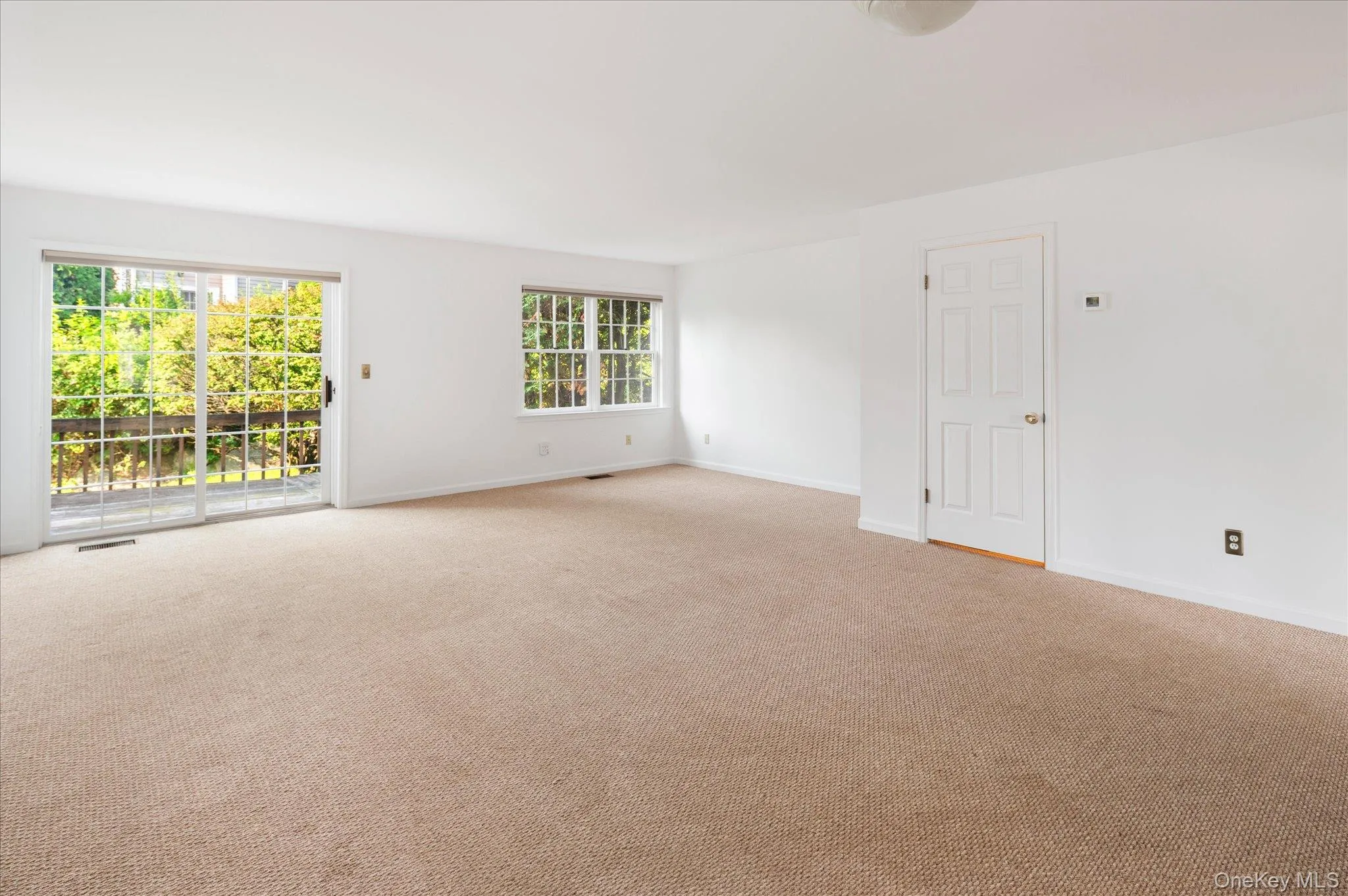 Living Room/Dining Room (Open Floor Plan) Living Room/Dining Room (Open Floor Plan)