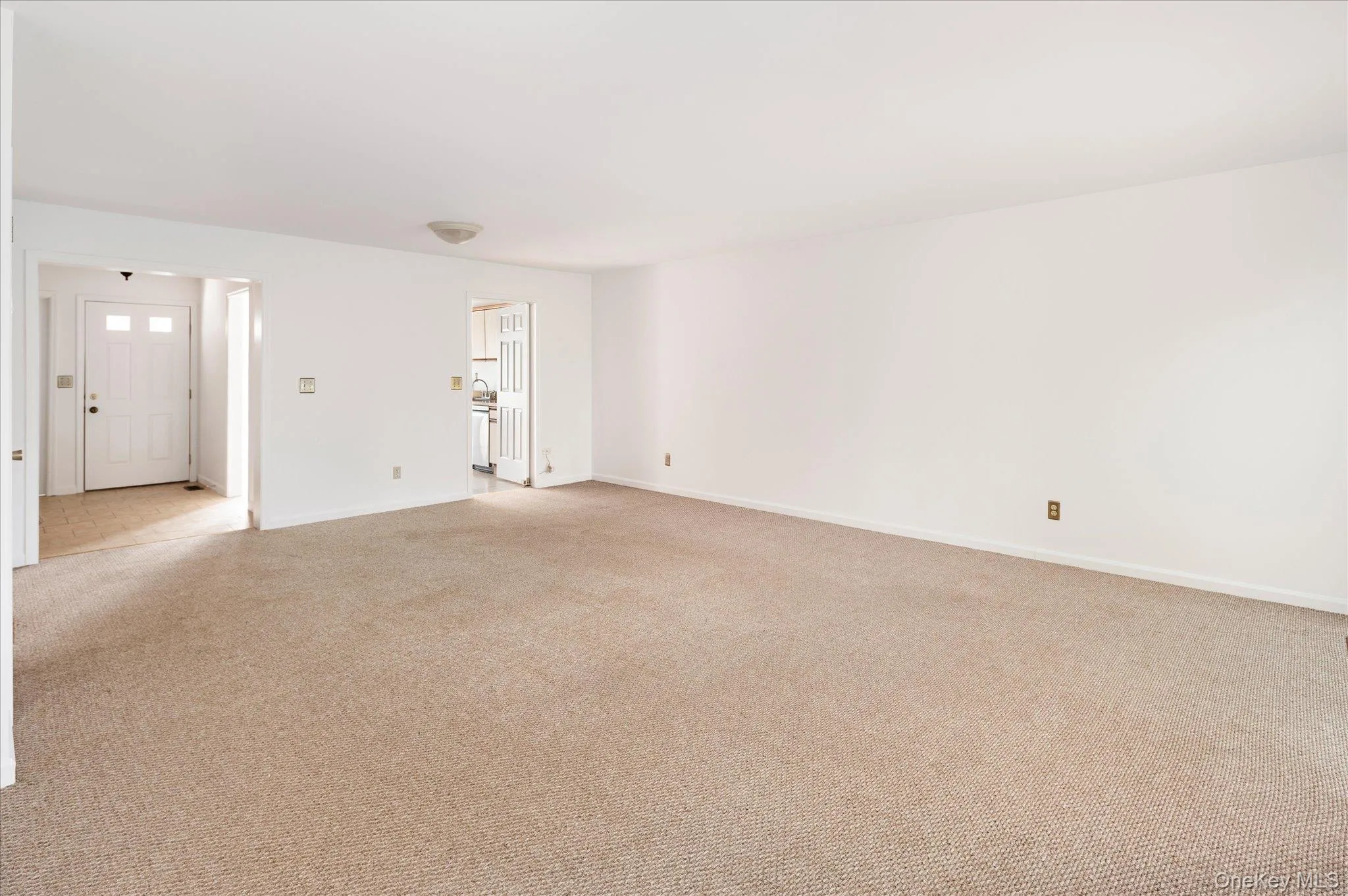 Living Room/Dining Room (Open Floor Plan) Living Room/Dining Room (Open Floor Plan)