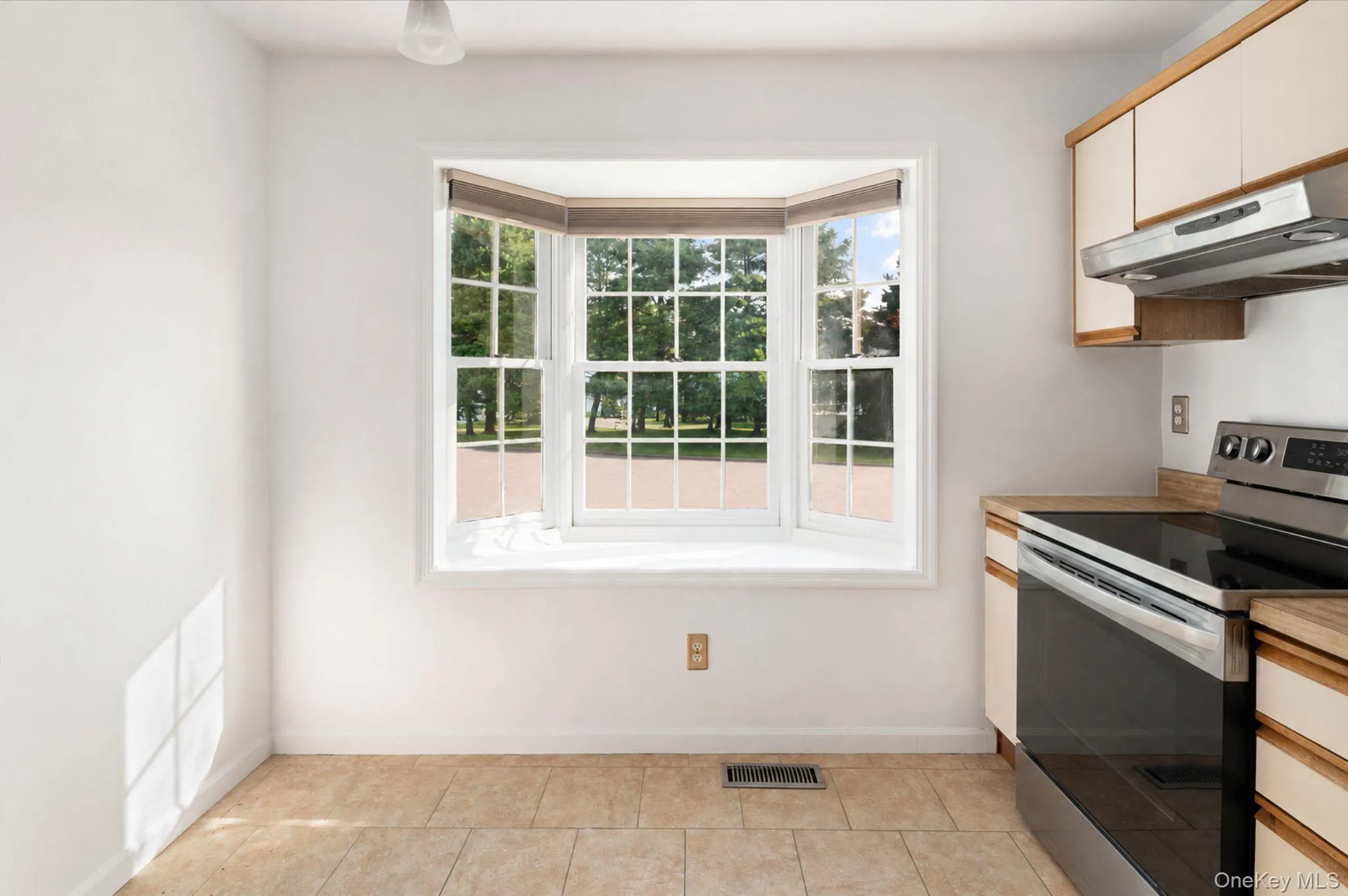 Kitchen with Bay Window Kitchen with Bay Window