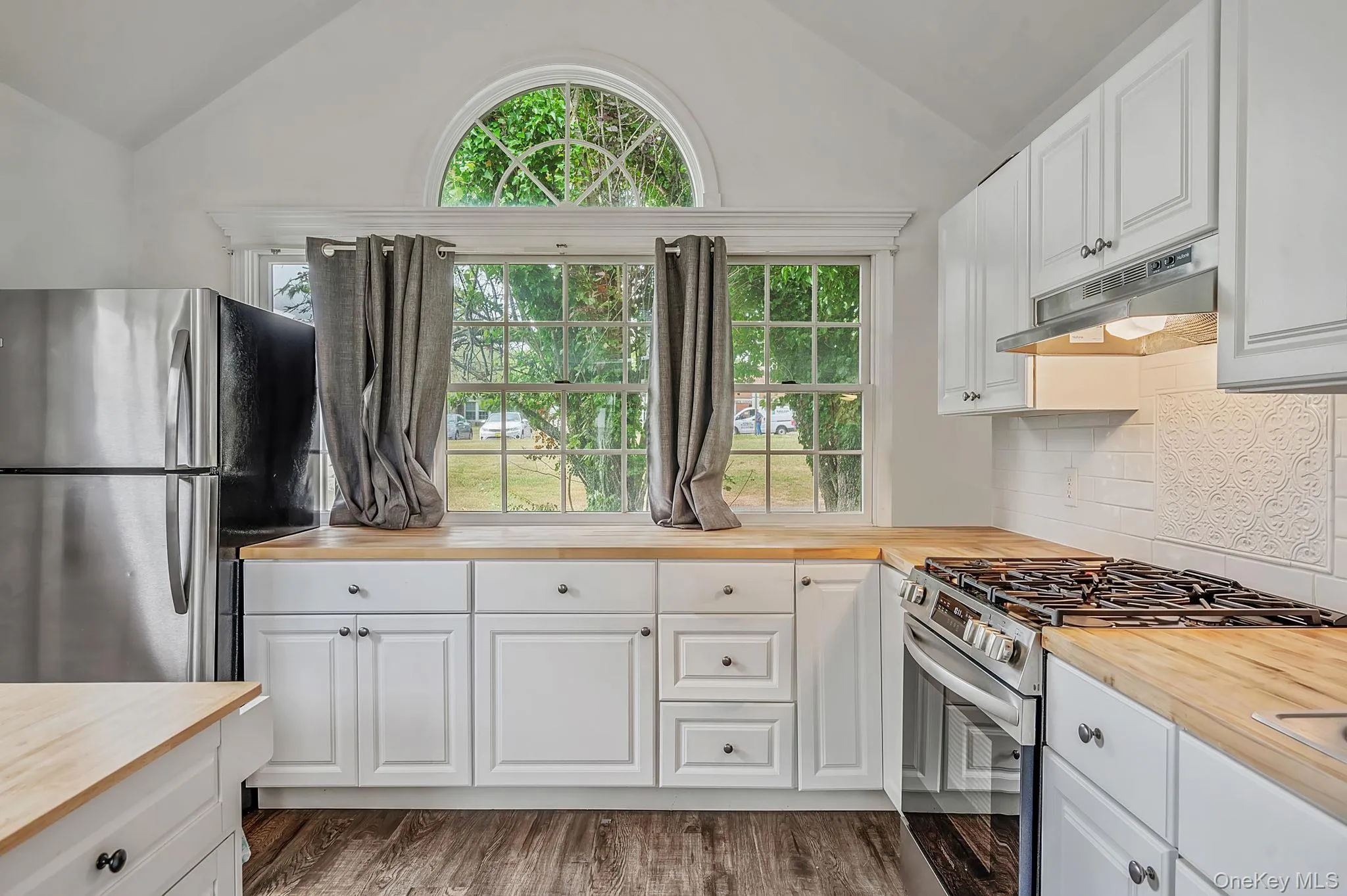 6 New York Avenue, Brookhaven, NY, 4 Bedrooms Bedrooms, 8 Rooms Rooms,2 BathroomsBathrooms,Residential,For Rent,New York,0,1037806 6 New York Avenue, Brookhaven, NY, 4 Bedrooms Bedrooms, 8 Rooms Rooms,2 BathroomsBathrooms,Residential,For Rent,New York,0,1037806