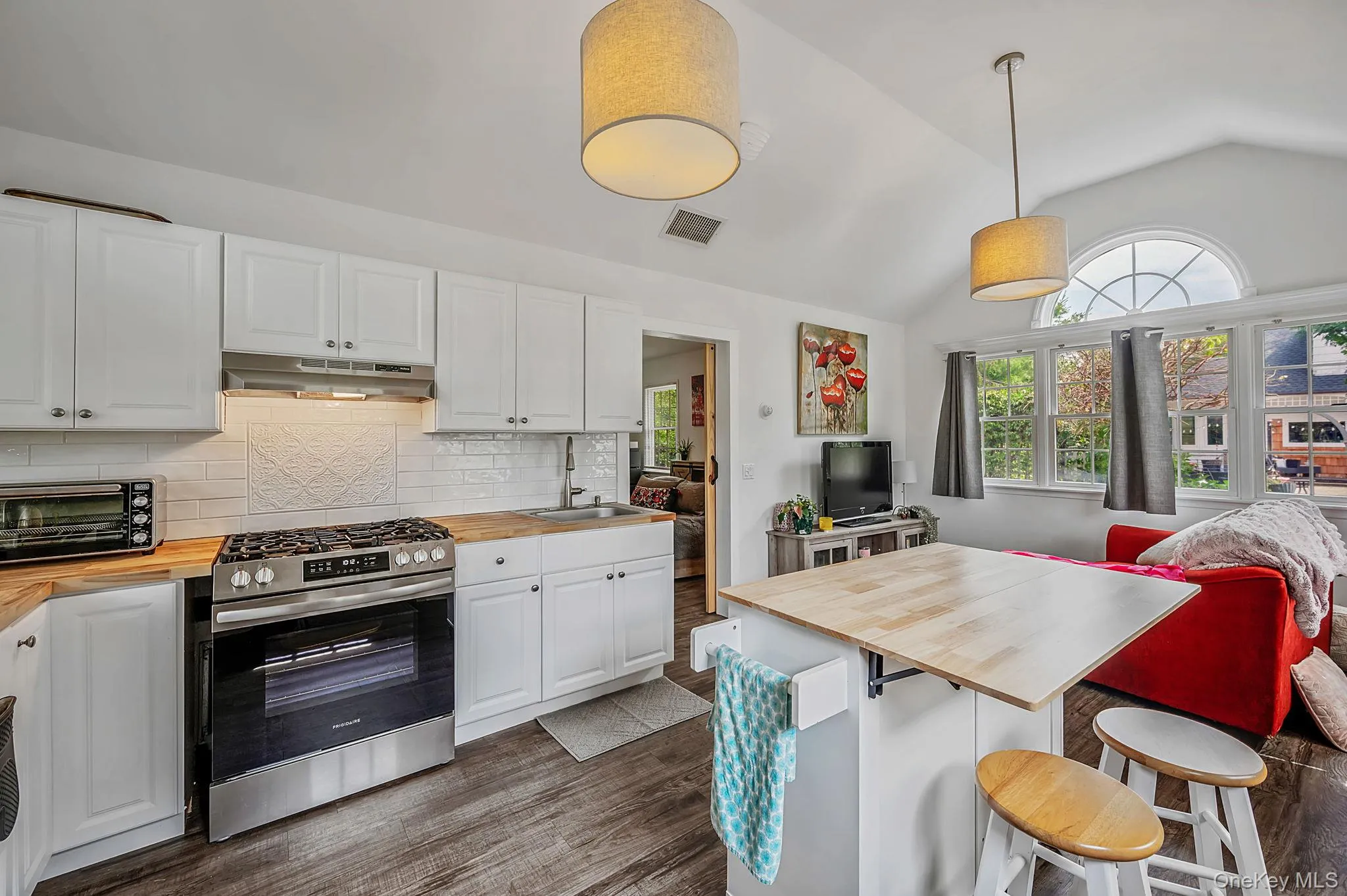 6 New York Avenue, Brookhaven, NY, 4 Bedrooms Bedrooms, 8 Rooms Rooms,2 BathroomsBathrooms,Residential,For Rent,New York,0,1037806 6 New York Avenue, Brookhaven, NY, 4 Bedrooms Bedrooms, 8 Rooms Rooms,2 BathroomsBathrooms,Residential,For Rent,New York,0,1037806