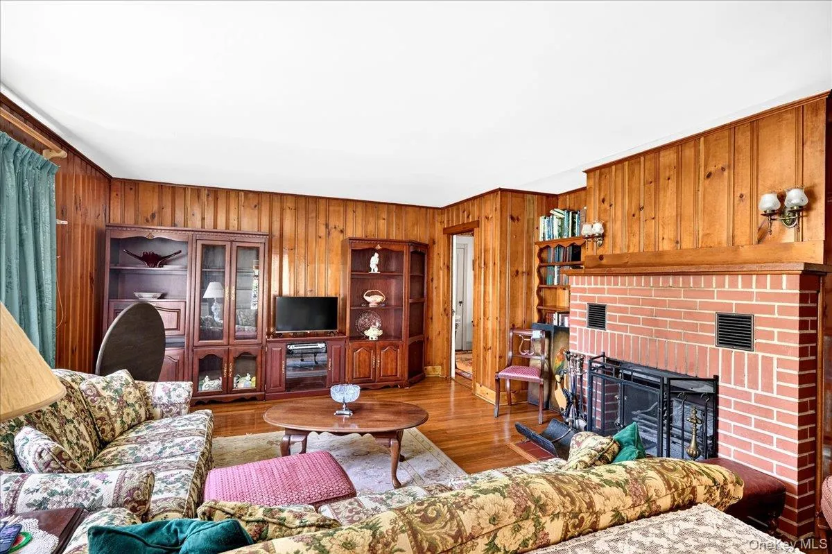 35 Biltmore Drive, Brookhaven, NY, 2 Bedrooms Bedrooms, 5 Rooms Rooms,1 BathroomBathrooms,Residential,For Rent,Biltmore,0,1037810 35 Biltmore Drive, Brookhaven, NY, 2 Bedrooms Bedrooms, 5 Rooms Rooms,1 BathroomBathrooms,Residential,For Rent,Biltmore,0,1037810