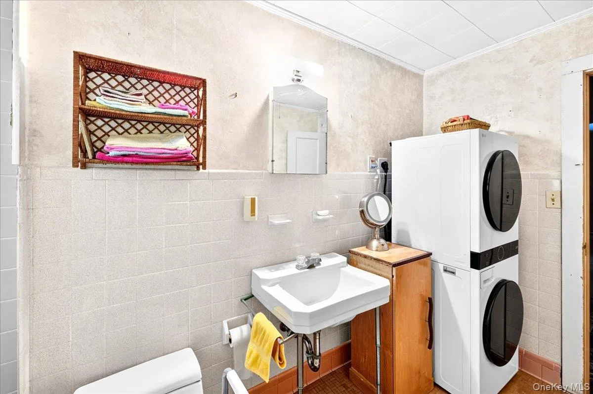 35 Biltmore Drive, Brookhaven, NY, 2 Bedrooms Bedrooms, 5 Rooms Rooms,1 BathroomBathrooms,Residential,For Rent,Biltmore,0,1037810 35 Biltmore Drive, Brookhaven, NY, 2 Bedrooms Bedrooms, 5 Rooms Rooms,1 BathroomBathrooms,Residential,For Rent,Biltmore,0,1037810
