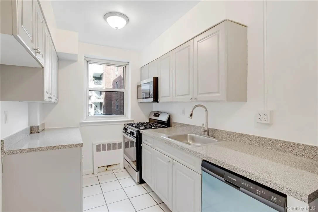 730 Pelham Road, New Rochelle, NY, 1 Bedroom Bedrooms, 3 Rooms Rooms,1 BathroomBathrooms,Residential Lease,For Rent,Pelham,0,1037811 730 Pelham Road, New Rochelle, NY, 1 Bedroom Bedrooms, 3 Rooms Rooms,1 BathroomBathrooms,Residential Lease,For Rent,Pelham,0,1037811