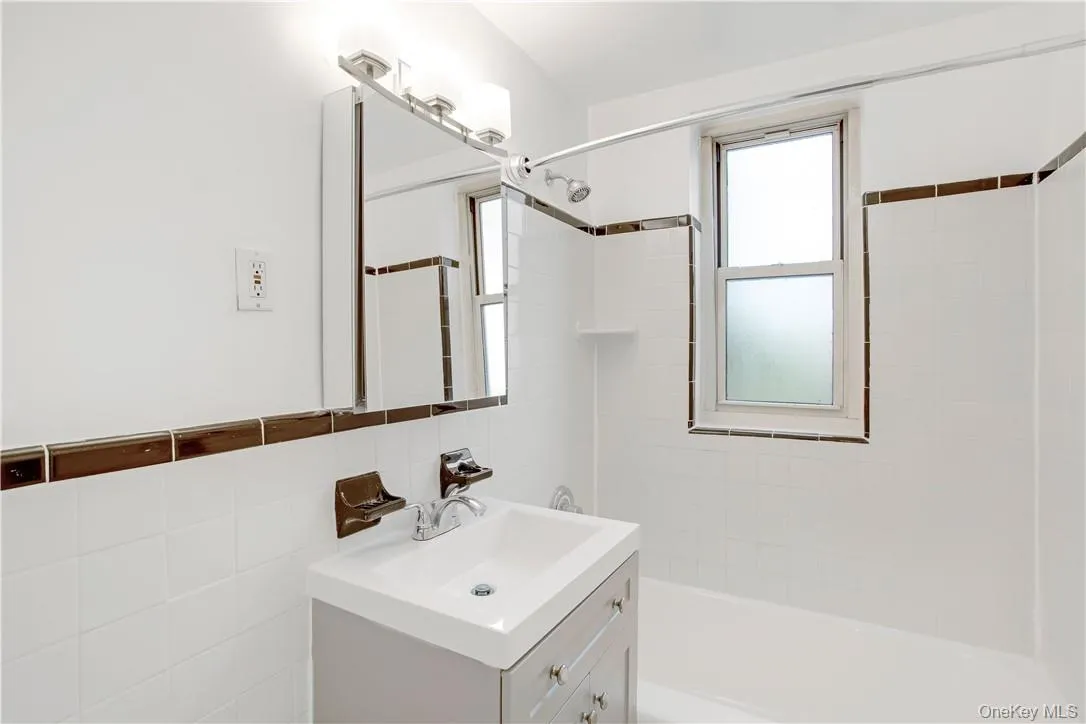 730 Pelham Road, New Rochelle, NY, 1 Bedroom Bedrooms, 3 Rooms Rooms,1 BathroomBathrooms,Residential Lease,For Rent,Pelham,0,1037811 730 Pelham Road, New Rochelle, NY, 1 Bedroom Bedrooms, 3 Rooms Rooms,1 BathroomBathrooms,Residential Lease,For Rent,Pelham,0,1037811