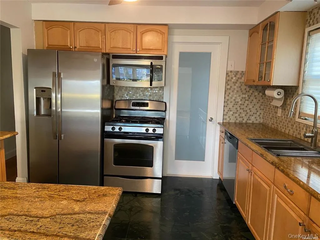 541 Park Avenue, Long Beach, NY, 2 Bedrooms Bedrooms, 6 Rooms Rooms,2 BathroomsBathrooms,Residential Lease,For Rent,Park,0,1037814 541 Park Avenue, Long Beach, NY, 2 Bedrooms Bedrooms, 6 Rooms Rooms,2 BathroomsBathrooms,Residential Lease,For Rent,Park,0,1037814