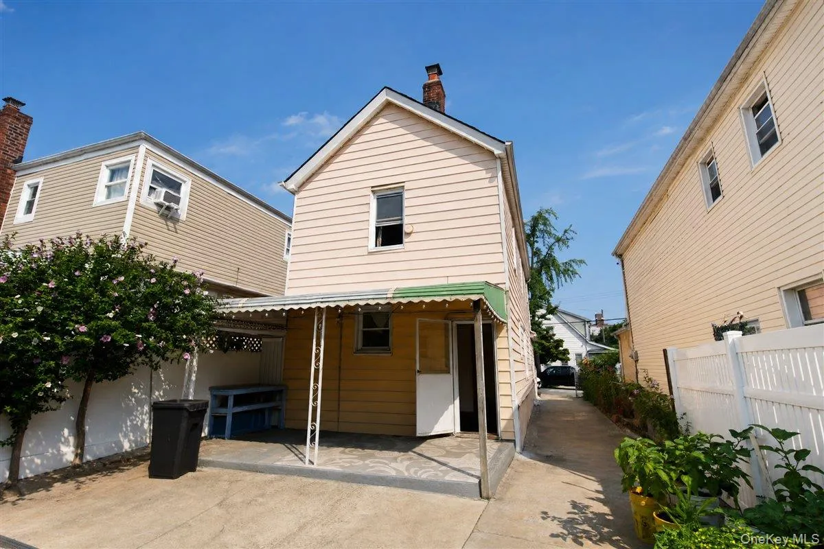 18246 90th Avenue, New York, NY, 3 Bedrooms Bedrooms, 5 Rooms Rooms,3 BathroomsBathrooms,Residential,For Rent,90th,0,1037815 18246 90th Avenue, New York, NY, 3 Bedrooms Bedrooms, 5 Rooms Rooms,3 BathroomsBathrooms,Residential,For Rent,90th,0,1037815