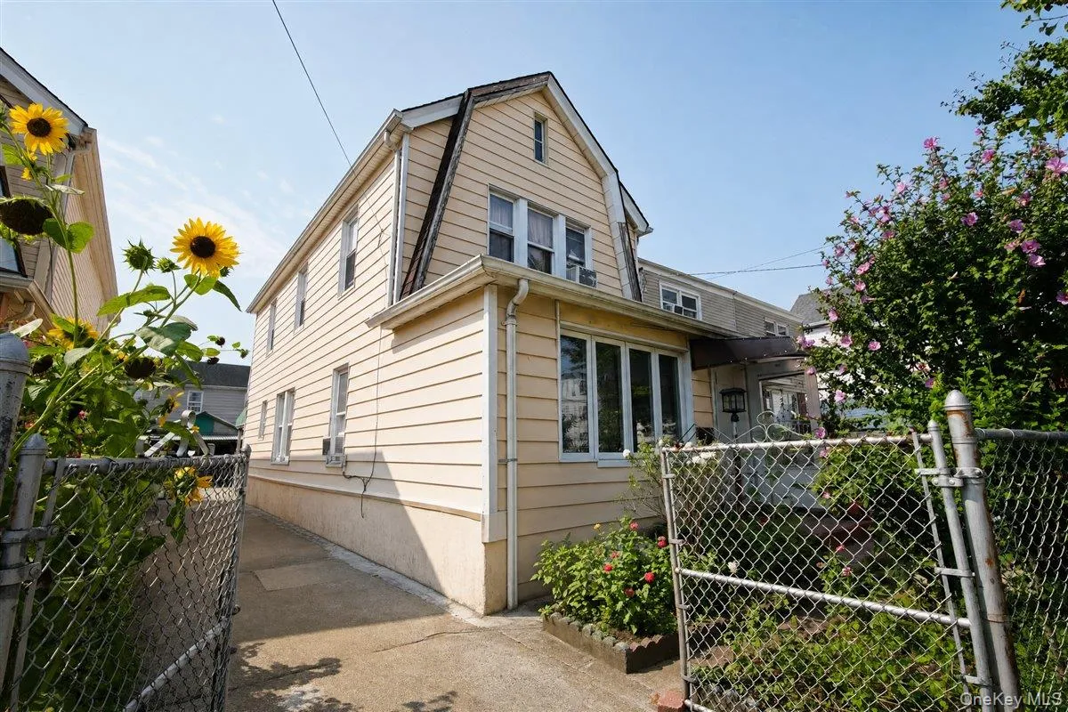 18246 90th Avenue, New York, NY, 3 Bedrooms Bedrooms, 5 Rooms Rooms,3 BathroomsBathrooms,Residential,For Rent,90th,0,1037815 18246 90th Avenue, New York, NY, 3 Bedrooms Bedrooms, 5 Rooms Rooms,3 BathroomsBathrooms,Residential,For Rent,90th,0,1037815