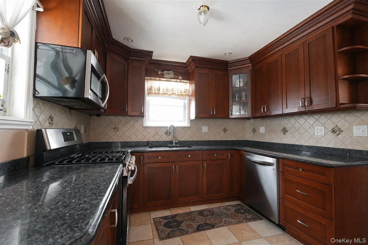 18246 90th Avenue, New York, NY, 3 Bedrooms Bedrooms, 5 Rooms Rooms,3 BathroomsBathrooms,Residential,For Rent,90th,0,1037815 18246 90th Avenue, New York, NY, 3 Bedrooms Bedrooms, 5 Rooms Rooms,3 BathroomsBathrooms,Residential,For Rent,90th,0,1037815