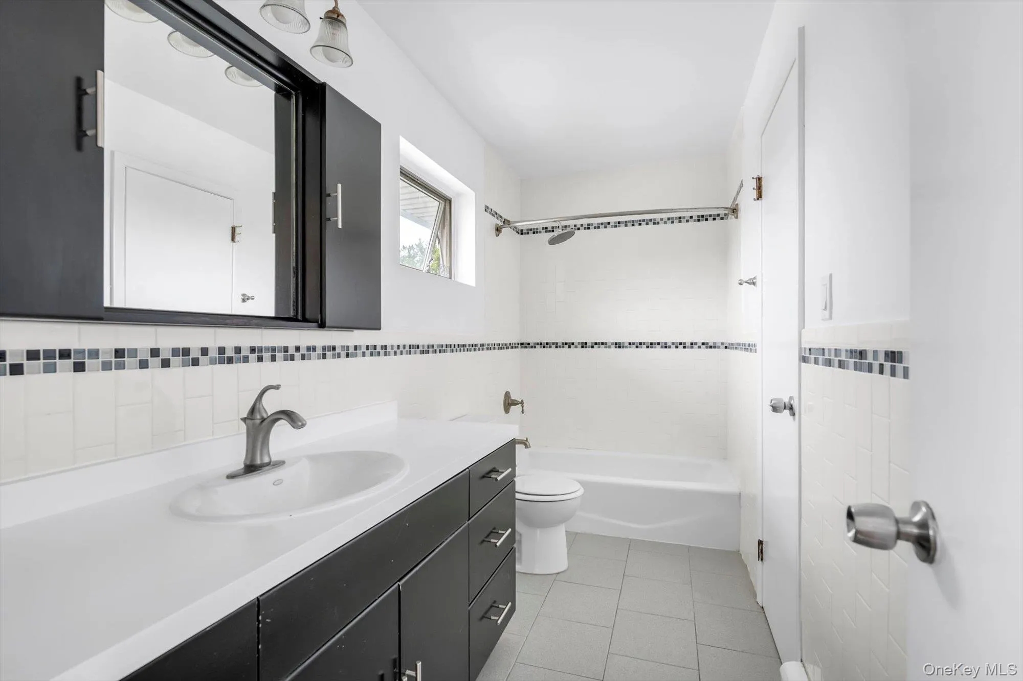 3 Evelyn Lane, Oyster Bay, NY, 3 Bedrooms Bedrooms, 8 Rooms Rooms,2 BathroomsBathrooms,Residential,For Rent,Evelyn,0,1037816 3 Evelyn Lane, Oyster Bay, NY, 3 Bedrooms Bedrooms, 8 Rooms Rooms,2 BathroomsBathrooms,Residential,For Rent,Evelyn,0,1037816