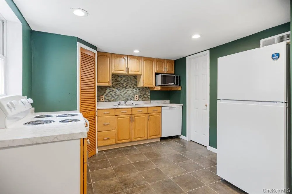 9 Dillmont Drive, Smithtown, NY, 4 Bedrooms Bedrooms, 8 Rooms Rooms,3 BathroomsBathrooms,Residential,For Rent,Dillmont,0,1037822 9 Dillmont Drive, Smithtown, NY, 4 Bedrooms Bedrooms, 8 Rooms Rooms,3 BathroomsBathrooms,Residential,For Rent,Dillmont,0,1037822