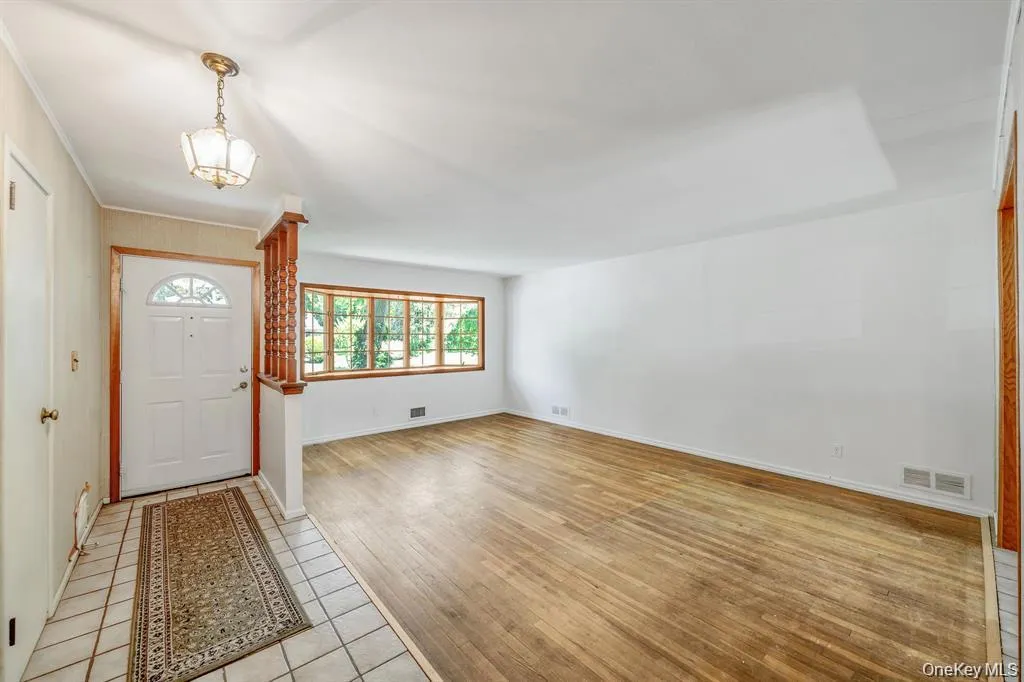 34 Gristmill Lane, Huntington, NY, 3 Bedrooms Bedrooms, 10 Rooms Rooms,2 BathroomsBathrooms,Residential,For Rent,Gristmill,0,1037824 34 Gristmill Lane, Huntington, NY, 3 Bedrooms Bedrooms, 10 Rooms Rooms,2 BathroomsBathrooms,Residential,For Rent,Gristmill,0,1037824
