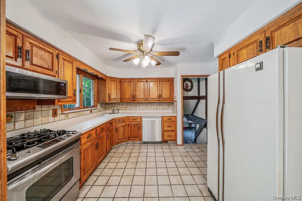 34 Gristmill Lane, Huntington, NY, 3 Bedrooms Bedrooms, 10 Rooms Rooms,2 BathroomsBathrooms,Residential,For Rent,Gristmill,0,1037824 34 Gristmill Lane, Huntington, NY, 3 Bedrooms Bedrooms, 10 Rooms Rooms,2 BathroomsBathrooms,Residential,For Rent,Gristmill,0,1037824
