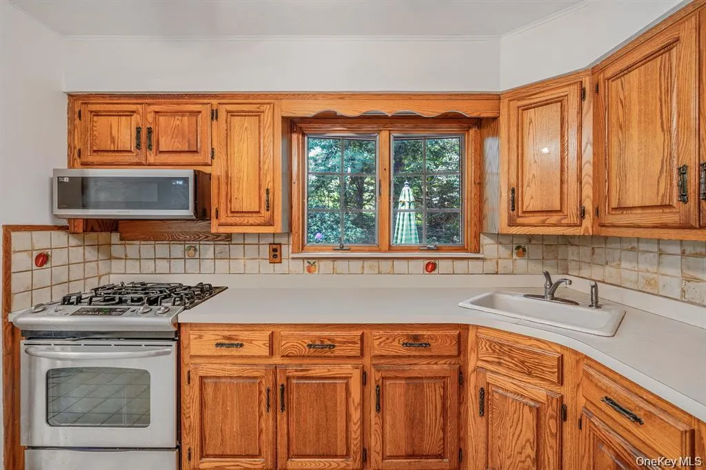 34 Gristmill Lane, Huntington, NY, 3 Bedrooms Bedrooms, 10 Rooms Rooms,2 BathroomsBathrooms,Residential,For Rent,Gristmill,0,1037824 34 Gristmill Lane, Huntington, NY, 3 Bedrooms Bedrooms, 10 Rooms Rooms,2 BathroomsBathrooms,Residential,For Rent,Gristmill,0,1037824