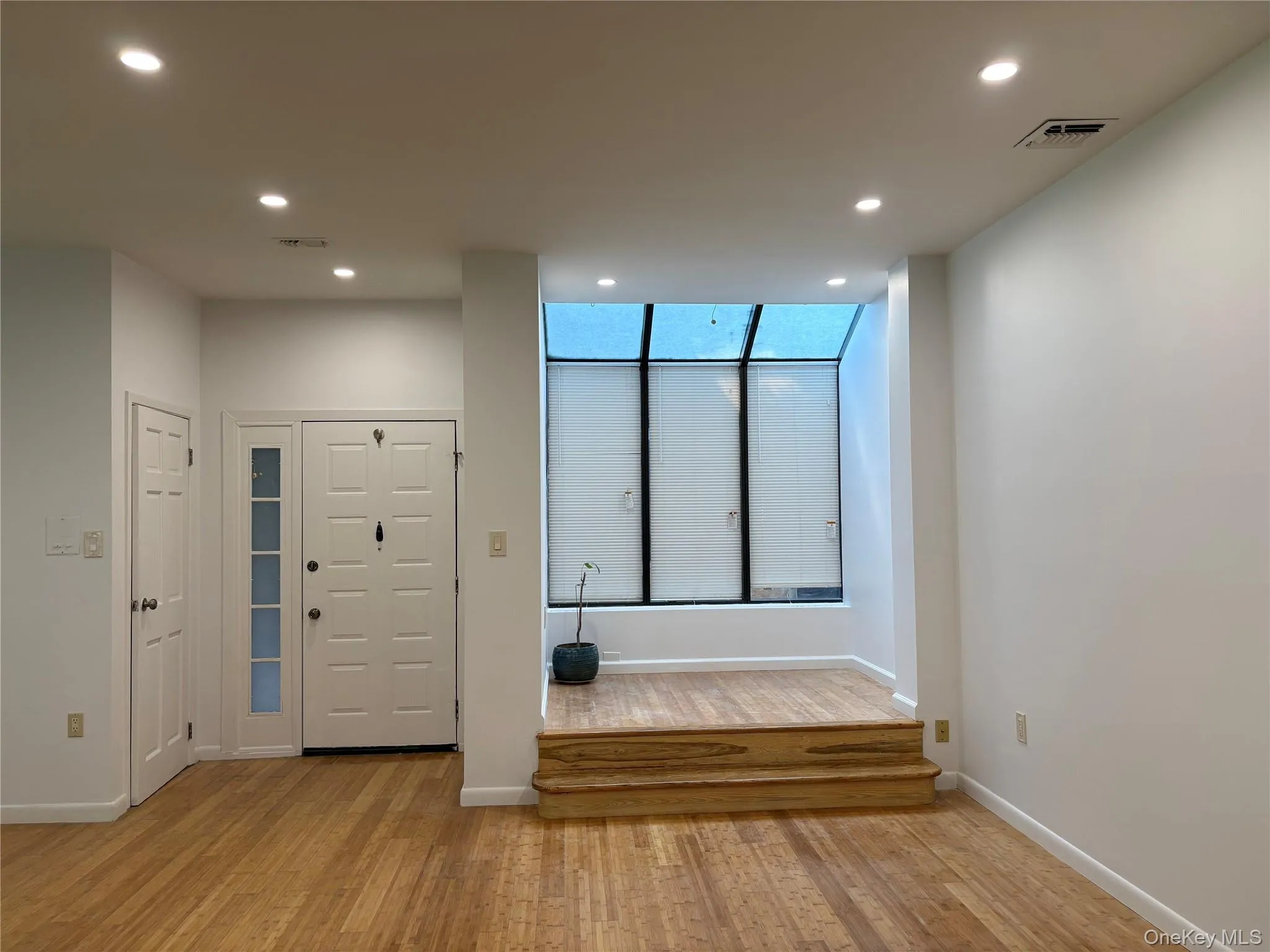 130 S. Middle Neck Road, North Hempstead, NY, 2 Bedrooms Bedrooms, 5 Rooms Rooms,2 BathroomsBathrooms,Residential Lease,For Rent,S. Middle Neck,0,1037825 130 S. Middle Neck Road, North Hempstead, NY, 2 Bedrooms Bedrooms, 5 Rooms Rooms,2 BathroomsBathrooms,Residential Lease,For Rent,S. Middle Neck,0,1037825