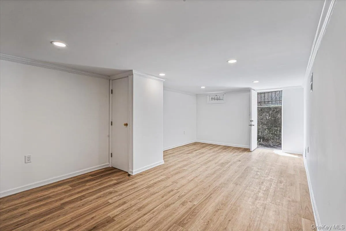 3 Fishermans Drive, North Hempstead, NY, 3 Bedrooms Bedrooms, 7 Rooms Rooms,1 BathroomBathrooms,Residential,For Rent,Fishermans,0,1037828 3 Fishermans Drive, North Hempstead, NY, 3 Bedrooms Bedrooms, 7 Rooms Rooms,1 BathroomBathrooms,Residential,For Rent,Fishermans,0,1037828