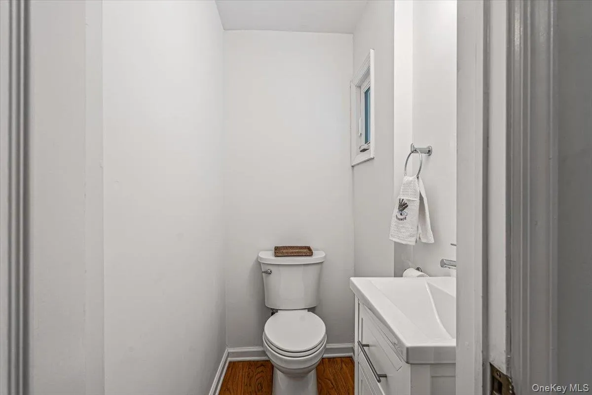 3 Fishermans Drive, North Hempstead, NY, 3 Bedrooms Bedrooms, 7 Rooms Rooms,1 BathroomBathrooms,Residential,For Rent,Fishermans,0,1037828 3 Fishermans Drive, North Hempstead, NY, 3 Bedrooms Bedrooms, 7 Rooms Rooms,1 BathroomBathrooms,Residential,For Rent,Fishermans,0,1037828