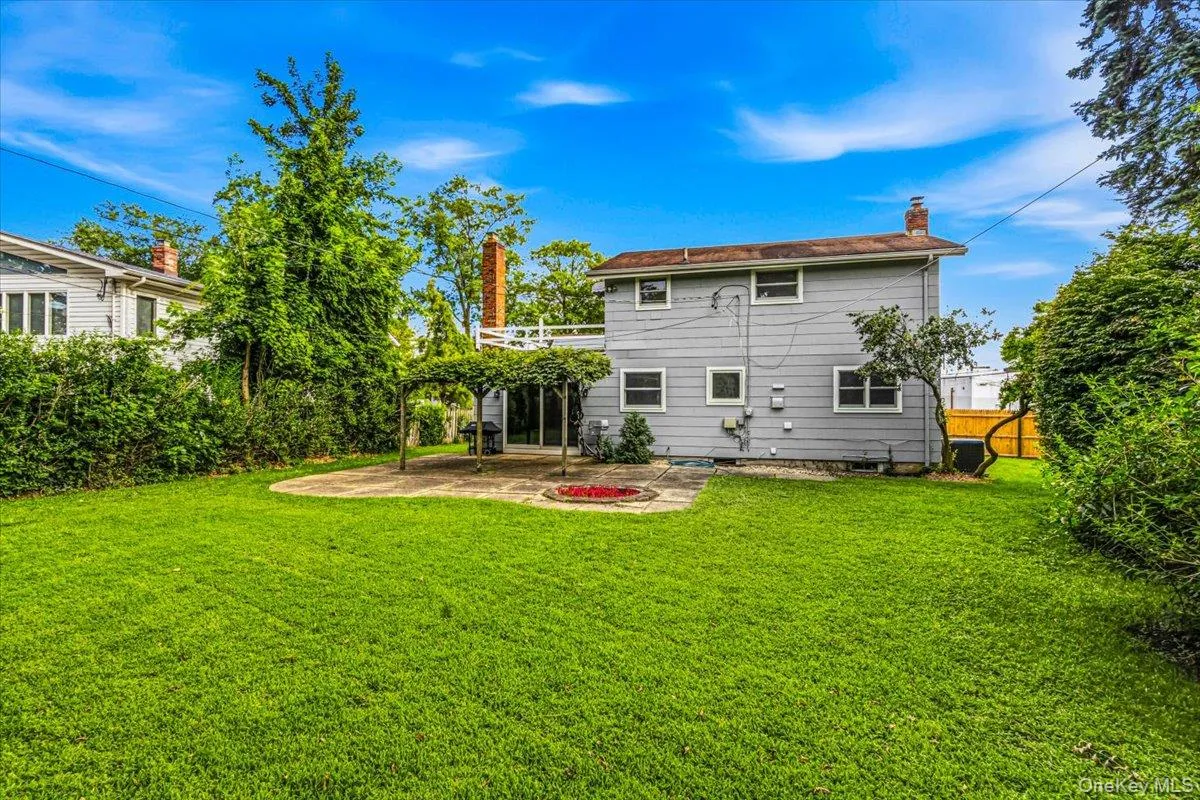 3 Fishermans Drive, North Hempstead, NY, 3 Bedrooms Bedrooms, 7 Rooms Rooms,1 BathroomBathrooms,Residential,For Rent,Fishermans,0,1037828 3 Fishermans Drive, North Hempstead, NY, 3 Bedrooms Bedrooms, 7 Rooms Rooms,1 BathroomBathrooms,Residential,For Rent,Fishermans,0,1037828