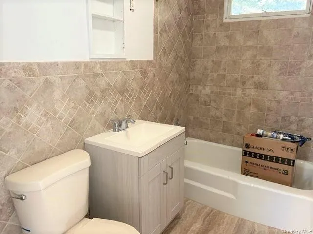Full Bathroom Full Bathroom
