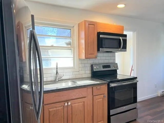 Open Kitchen w/Granite Counters. Open Kitchen w/Granite Counters.