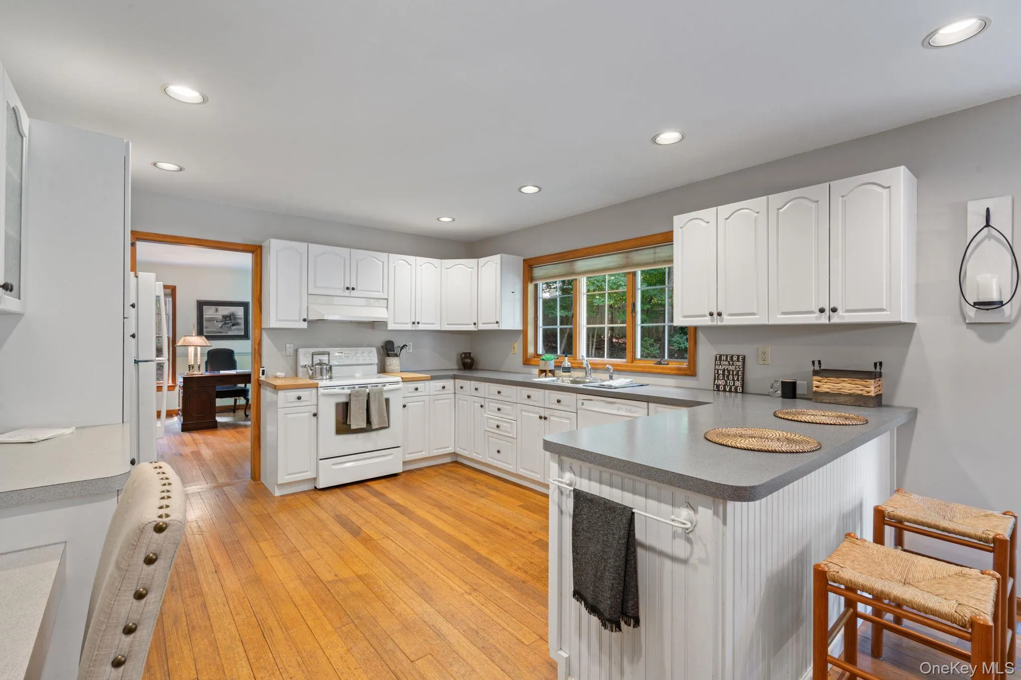 470 Pond Path, Brookhaven, NY, 4 Bedrooms Bedrooms, 8 Rooms Rooms,2 BathroomsBathrooms,Residential,For Rent,Pond,0,1037833 470 Pond Path, Brookhaven, NY, 4 Bedrooms Bedrooms, 8 Rooms Rooms,2 BathroomsBathrooms,Residential,For Rent,Pond,0,1037833