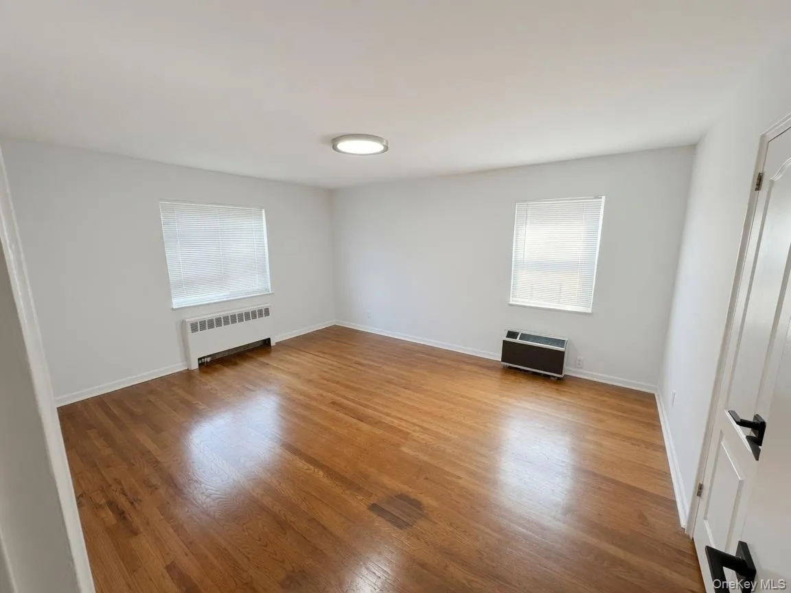 1080 Rhinelander Avenue, New York, NY, 4 Bedrooms Bedrooms, 6 Rooms Rooms,2 BathroomsBathrooms,Residential Lease,For Rent,Rhinelander,0,1037843 1080 Rhinelander Avenue, New York, NY, 4 Bedrooms Bedrooms, 6 Rooms Rooms,2 BathroomsBathrooms,Residential Lease,For Rent,Rhinelander,0,1037843