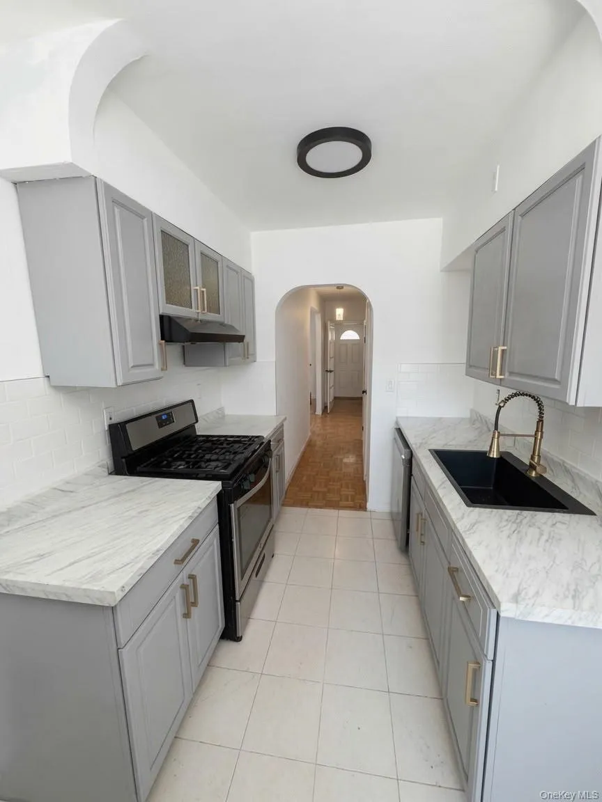 1080 Rhinelander Avenue, New York, NY, 4 Bedrooms Bedrooms, 6 Rooms Rooms,2 BathroomsBathrooms,Residential Lease,For Rent,Rhinelander,0,1037843 1080 Rhinelander Avenue, New York, NY, 4 Bedrooms Bedrooms, 6 Rooms Rooms,2 BathroomsBathrooms,Residential Lease,For Rent,Rhinelander,0,1037843