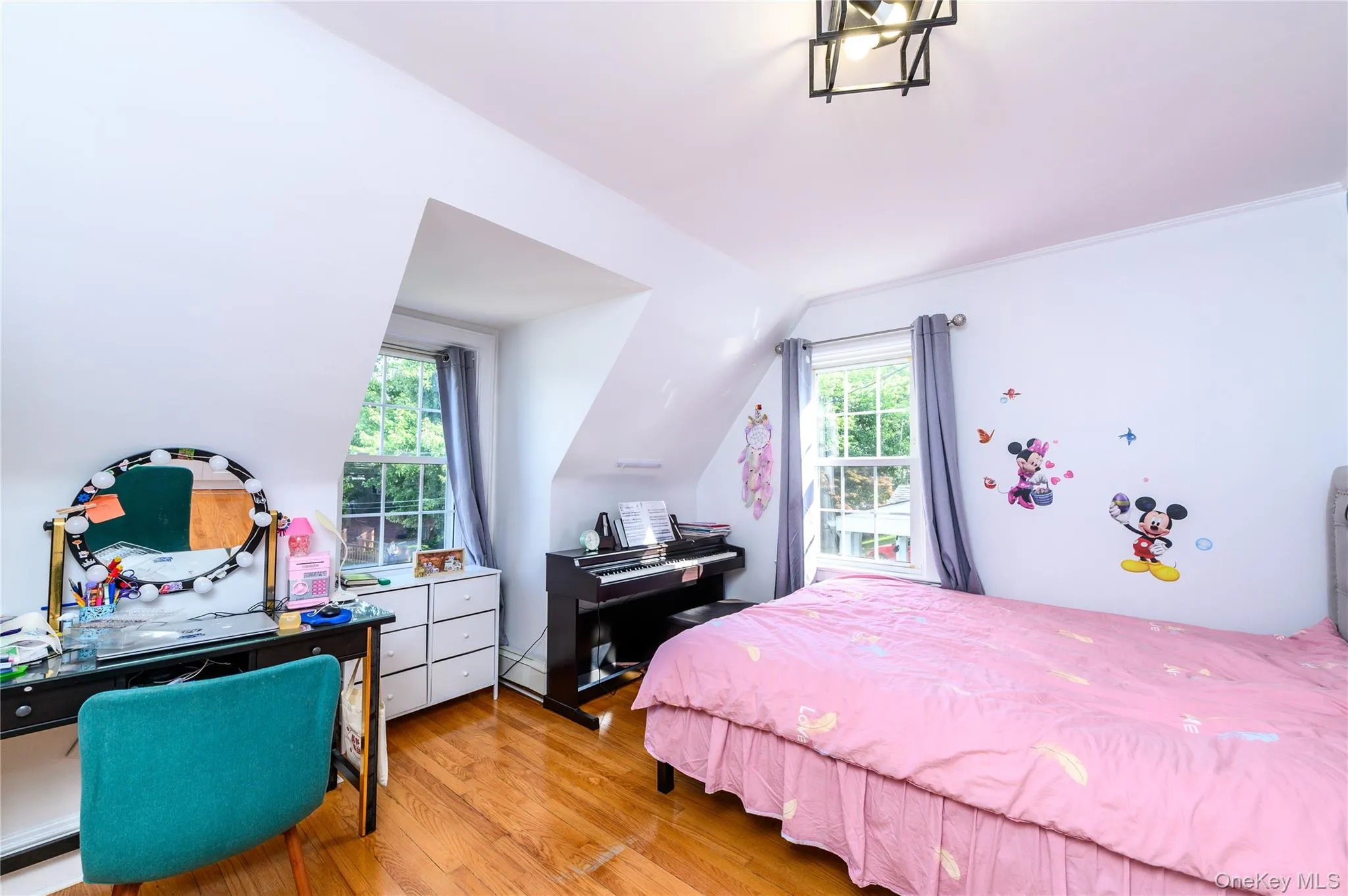 24222 54th Avenue, New York, NY, 4 Bedrooms Bedrooms, 9 Rooms Rooms,3 BathroomsBathrooms,Residential,For Rent,54th,0,1037853 24222 54th Avenue, New York, NY, 4 Bedrooms Bedrooms, 9 Rooms Rooms,3 BathroomsBathrooms,Residential,For Rent,54th,0,1037853