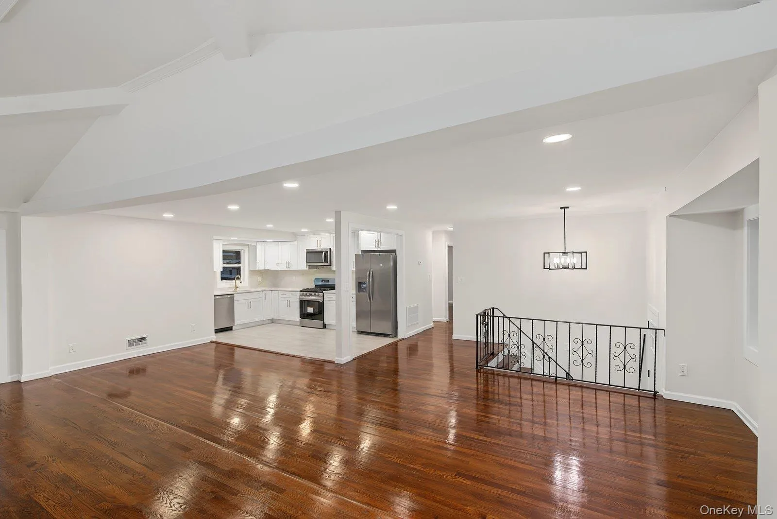 414 Westview Avenue, Babylon, NY, 5 Bedrooms Bedrooms, 10 Rooms Rooms,2 BathroomsBathrooms,Residential,For Rent,Westview,0,1037869 414 Westview Avenue, Babylon, NY, 5 Bedrooms Bedrooms, 10 Rooms Rooms,2 BathroomsBathrooms,Residential,For Rent,Westview,0,1037869