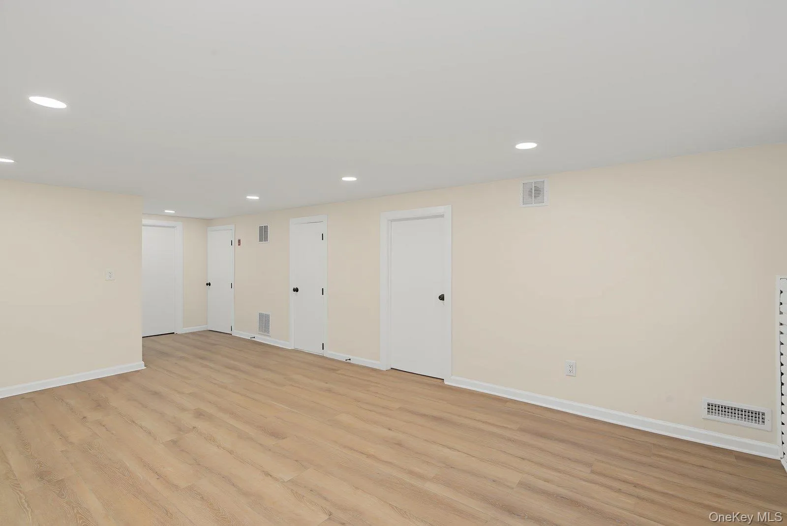 414 Westview Avenue, Babylon, NY, 5 Bedrooms Bedrooms, 10 Rooms Rooms,2 BathroomsBathrooms,Residential,For Rent,Westview,0,1037869 414 Westview Avenue, Babylon, NY, 5 Bedrooms Bedrooms, 10 Rooms Rooms,2 BathroomsBathrooms,Residential,For Rent,Westview,0,1037869