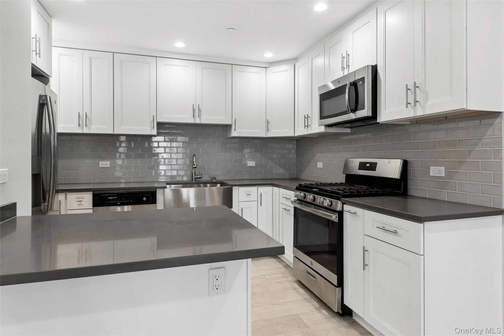 661 Broadway, Long Beach, NY, 3 Bedrooms Bedrooms, 5 Rooms Rooms,2 BathroomsBathrooms,Residential,For Rent,Broadway,0,1037870 661 Broadway, Long Beach, NY, 3 Bedrooms Bedrooms, 5 Rooms Rooms,2 BathroomsBathrooms,Residential,For Rent,Broadway,0,1037870