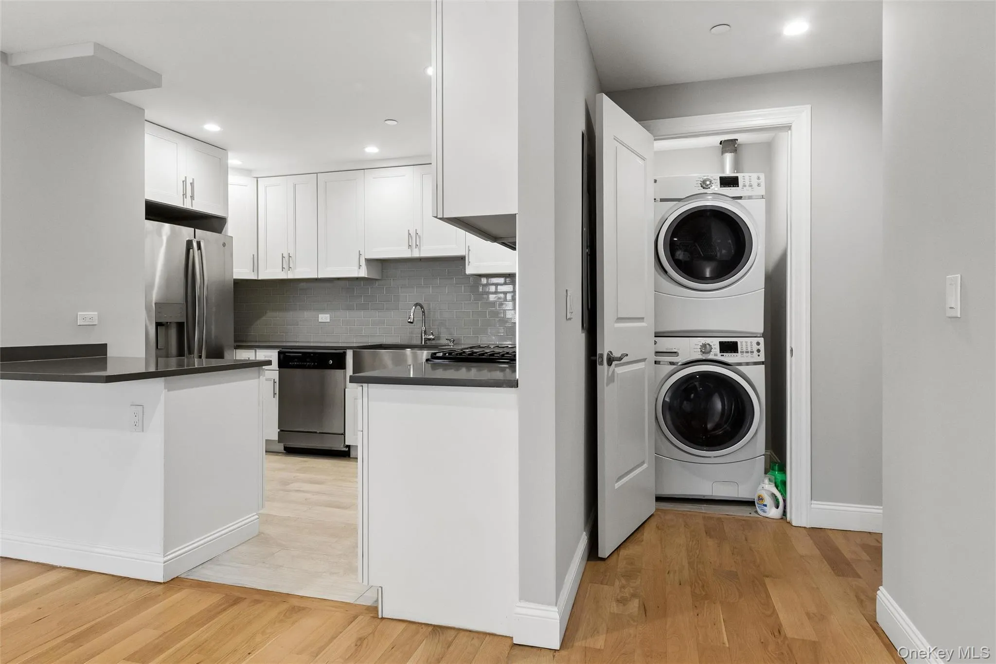 661 Broadway, Long Beach, NY, 3 Bedrooms Bedrooms, 5 Rooms Rooms,2 BathroomsBathrooms,Residential,For Rent,Broadway,0,1037870 661 Broadway, Long Beach, NY, 3 Bedrooms Bedrooms, 5 Rooms Rooms,2 BathroomsBathrooms,Residential,For Rent,Broadway,0,1037870