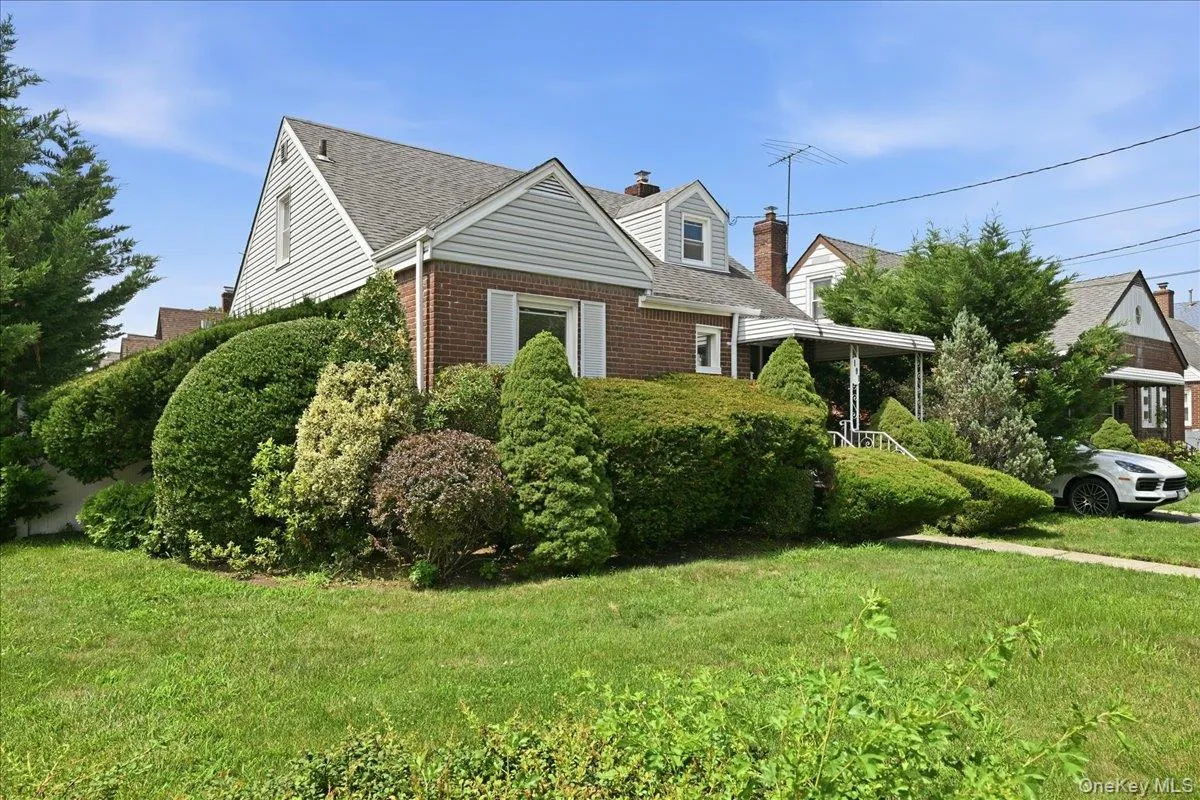 191 Nassau Boulevard, North Hempstead, NY, 3 Bedrooms Bedrooms, 7 Rooms Rooms,2 BathroomsBathrooms,Residential,For Rent,Nassau,0,1037871 191 Nassau Boulevard, North Hempstead, NY, 3 Bedrooms Bedrooms, 7 Rooms Rooms,2 BathroomsBathrooms,Residential,For Rent,Nassau,0,1037871