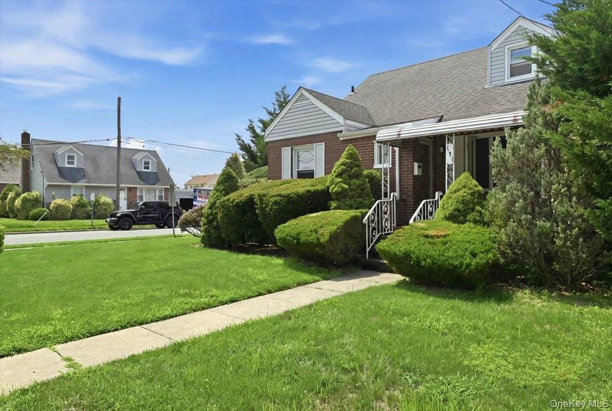 191 Nassau Boulevard, North Hempstead, NY, 3 Bedrooms Bedrooms, 7 Rooms Rooms,2 BathroomsBathrooms,Residential,For Rent,Nassau,0,1037871 191 Nassau Boulevard, North Hempstead, NY, 3 Bedrooms Bedrooms, 7 Rooms Rooms,2 BathroomsBathrooms,Residential,For Rent,Nassau,0,1037871