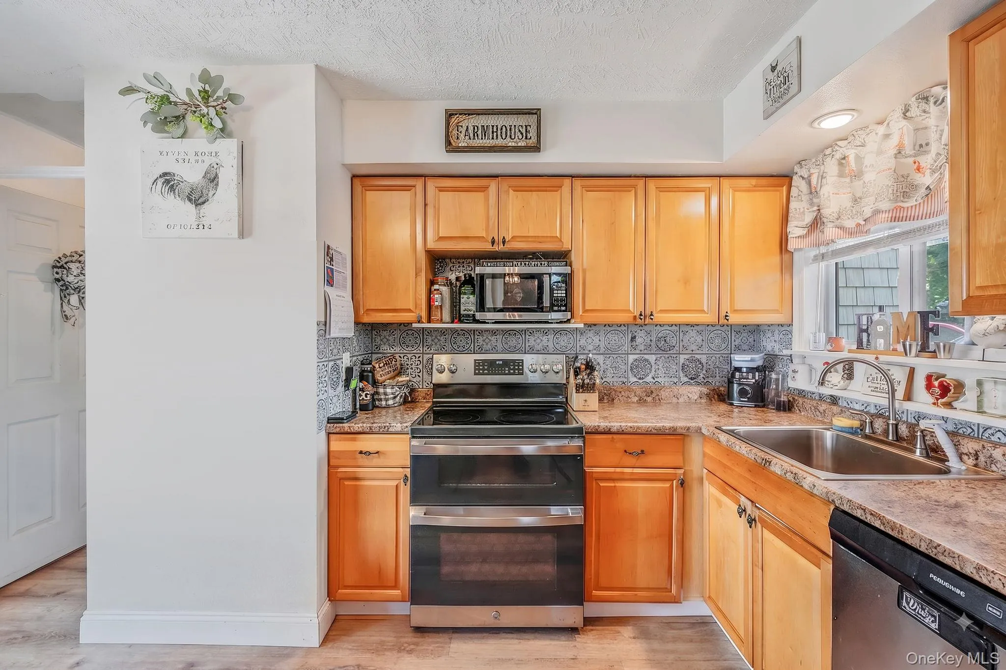 40 Elm Avenue, Southampton, NY, 4 Bedrooms Bedrooms, 8 Rooms Rooms,2 BathroomsBathrooms,Residential,For Rent,Elm,0,1037873 40 Elm Avenue, Southampton, NY, 4 Bedrooms Bedrooms, 8 Rooms Rooms,2 BathroomsBathrooms,Residential,For Rent,Elm,0,1037873