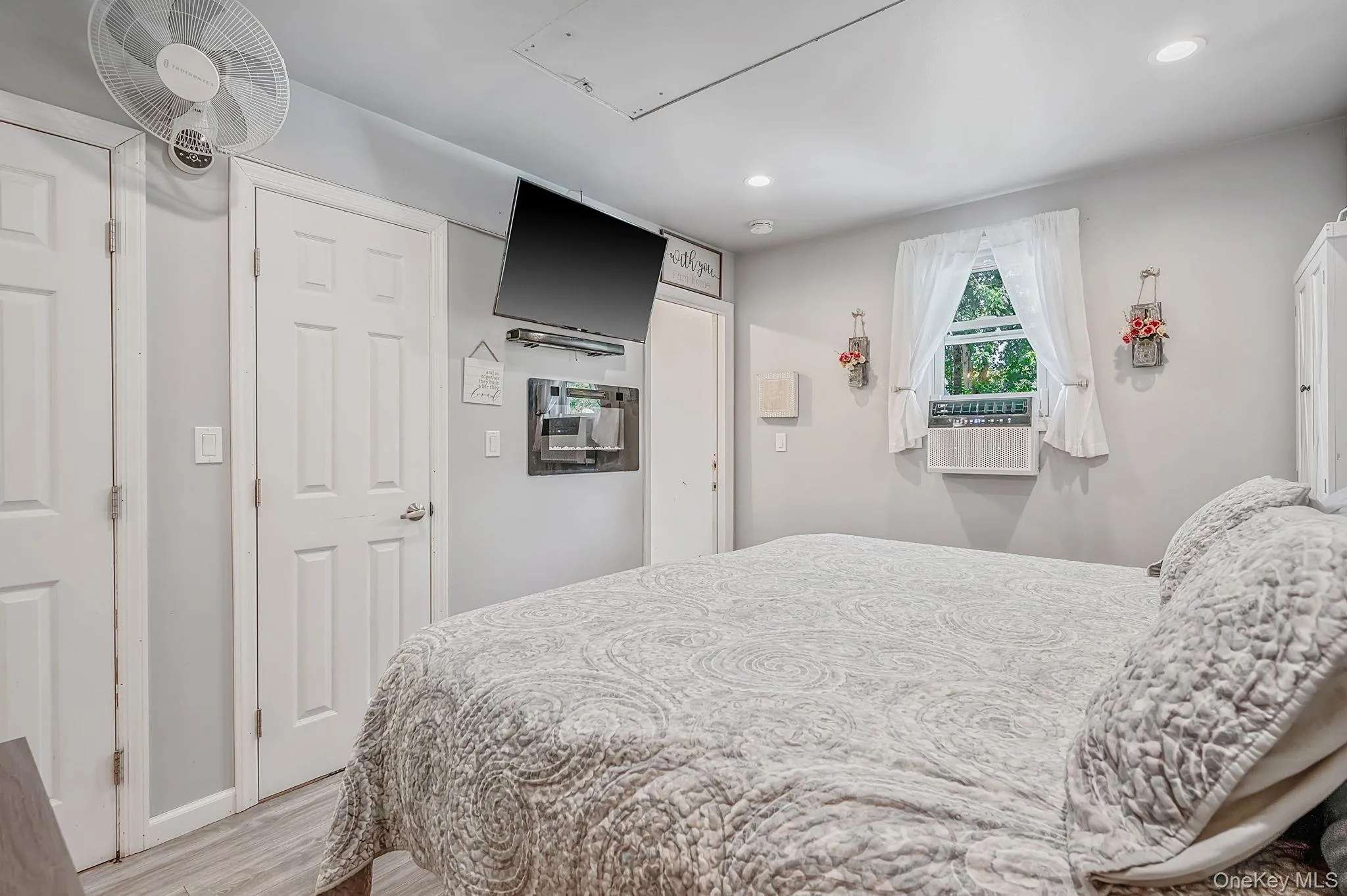 40 Elm Avenue, Southampton, NY, 4 Bedrooms Bedrooms, 8 Rooms Rooms,2 BathroomsBathrooms,Residential,For Rent,Elm,0,1037873 40 Elm Avenue, Southampton, NY, 4 Bedrooms Bedrooms, 8 Rooms Rooms,2 BathroomsBathrooms,Residential,For Rent,Elm,0,1037873