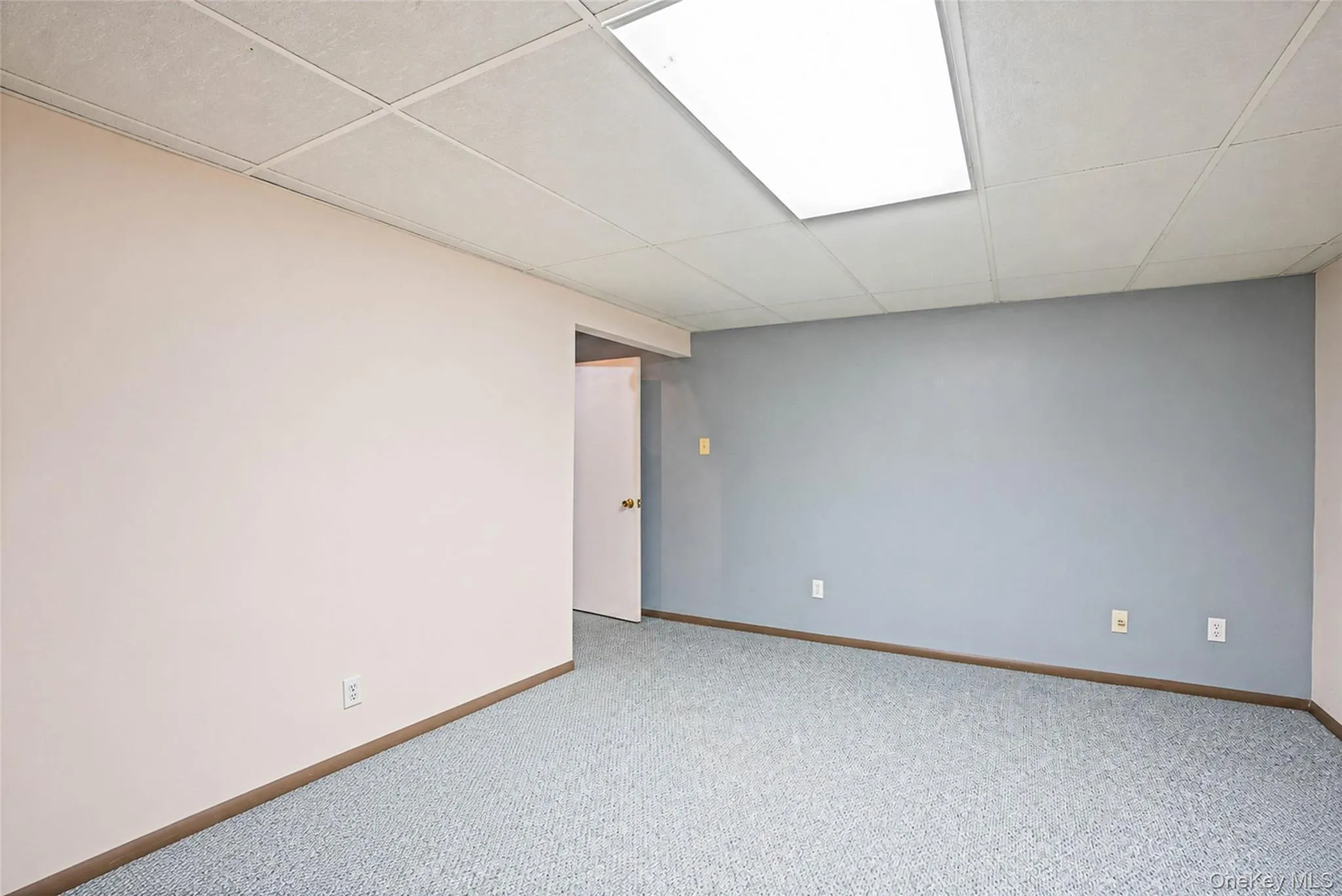 Wall-to-wall carpeting, drop ceiling, and recessed fluorescent lighting Wall-to-wall carpeting, drop ceiling, and recessed fluorescent lighting