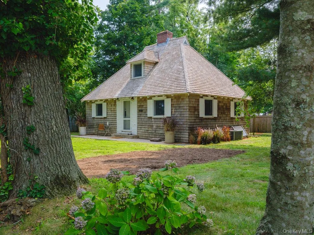 1320 Arshamomaque Avenue, Southold, NY, 2 Bedrooms Bedrooms, 6 Rooms Rooms,1 BathroomBathrooms,Residential,For Rent,Arshamomaque,0,1037884 1320 Arshamomaque Avenue, Southold, NY, 2 Bedrooms Bedrooms, 6 Rooms Rooms,1 BathroomBathrooms,Residential,For Rent,Arshamomaque,0,1037884