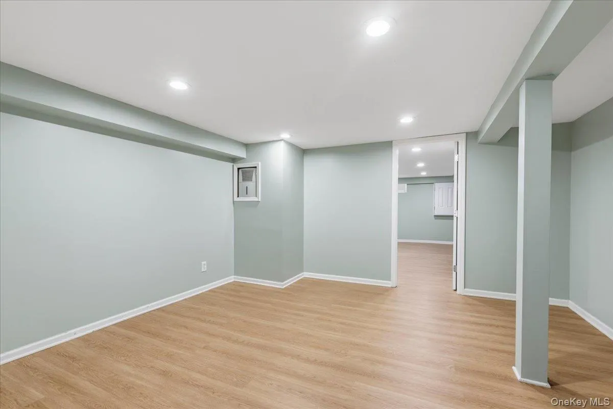 4 Cecil Place, Oyster Bay, NY, 4 Bedrooms Bedrooms, 6 Rooms Rooms,2 BathroomsBathrooms,Residential Lease,For Rent,Cecil,0,1037887 4 Cecil Place, Oyster Bay, NY, 4 Bedrooms Bedrooms, 6 Rooms Rooms,2 BathroomsBathrooms,Residential Lease,For Rent,Cecil,0,1037887