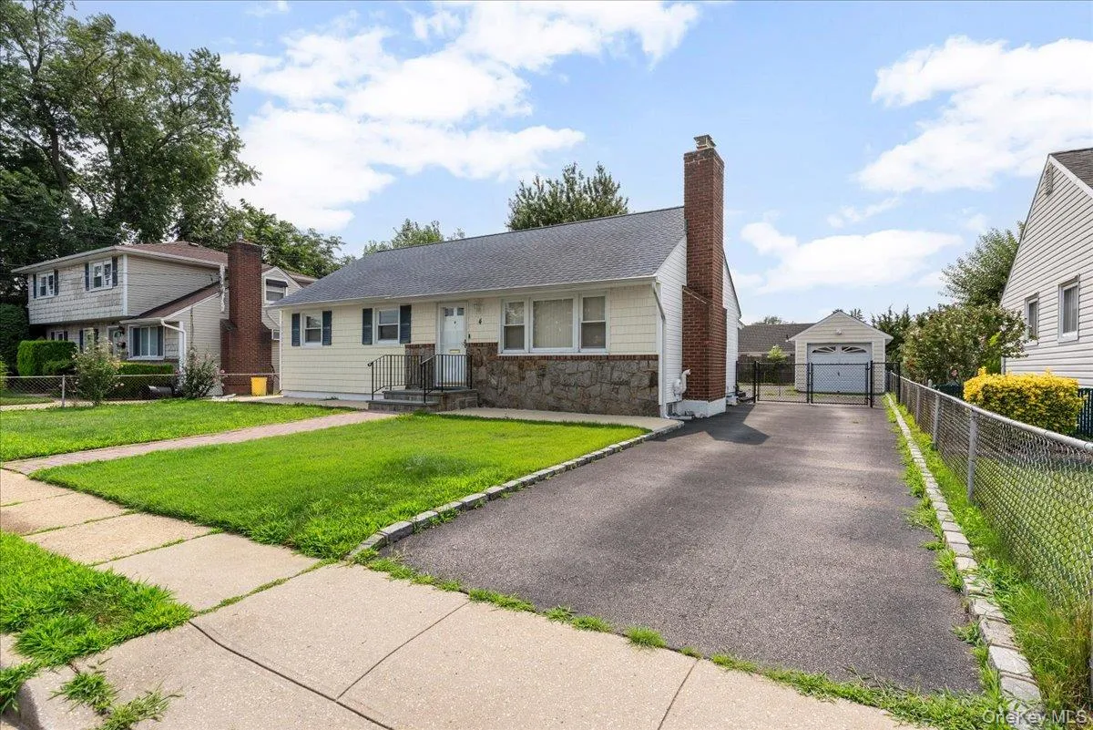 4 Cecil Place, Oyster Bay, NY, 4 Bedrooms Bedrooms, 6 Rooms Rooms,2 BathroomsBathrooms,Residential Lease,For Rent,Cecil,0,1037887 4 Cecil Place, Oyster Bay, NY, 4 Bedrooms Bedrooms, 6 Rooms Rooms,2 BathroomsBathrooms,Residential Lease,For Rent,Cecil,0,1037887