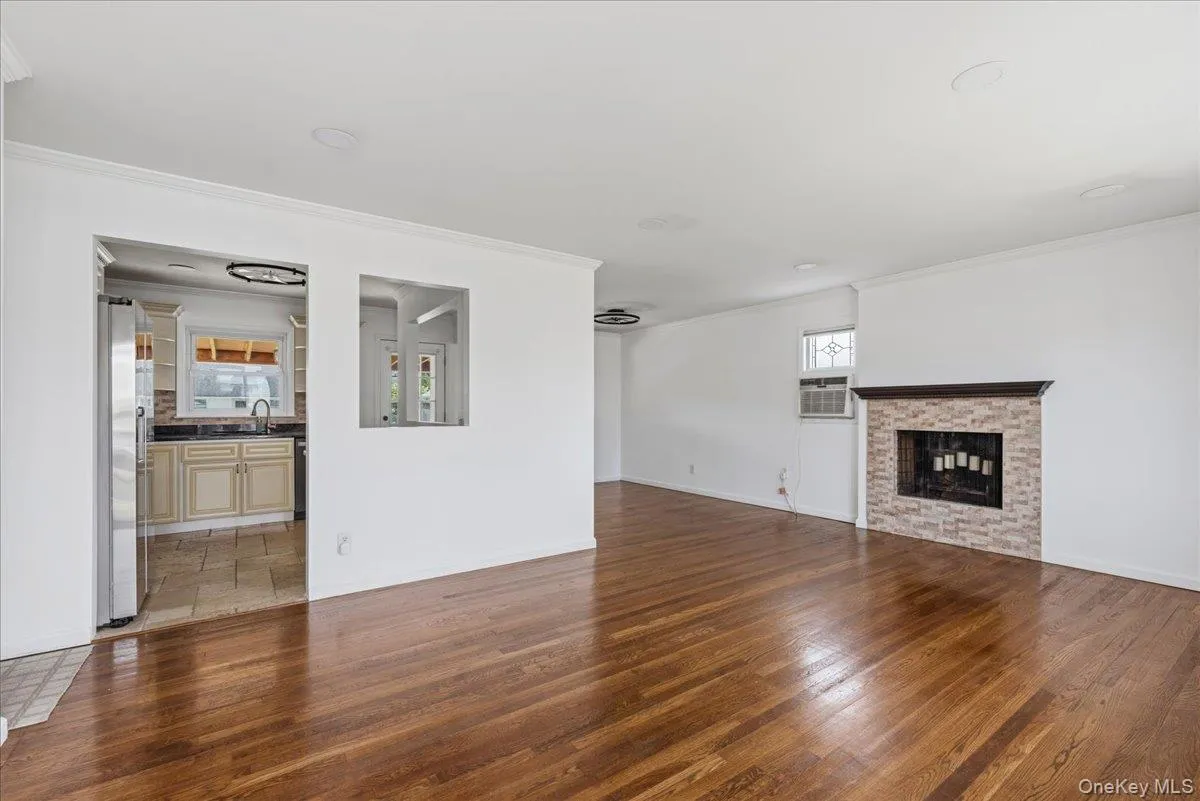 4 Cecil Place, Oyster Bay, NY, 4 Bedrooms Bedrooms, 6 Rooms Rooms,2 BathroomsBathrooms,Residential Lease,For Rent,Cecil,0,1037887 4 Cecil Place, Oyster Bay, NY, 4 Bedrooms Bedrooms, 6 Rooms Rooms,2 BathroomsBathrooms,Residential Lease,For Rent,Cecil,0,1037887
