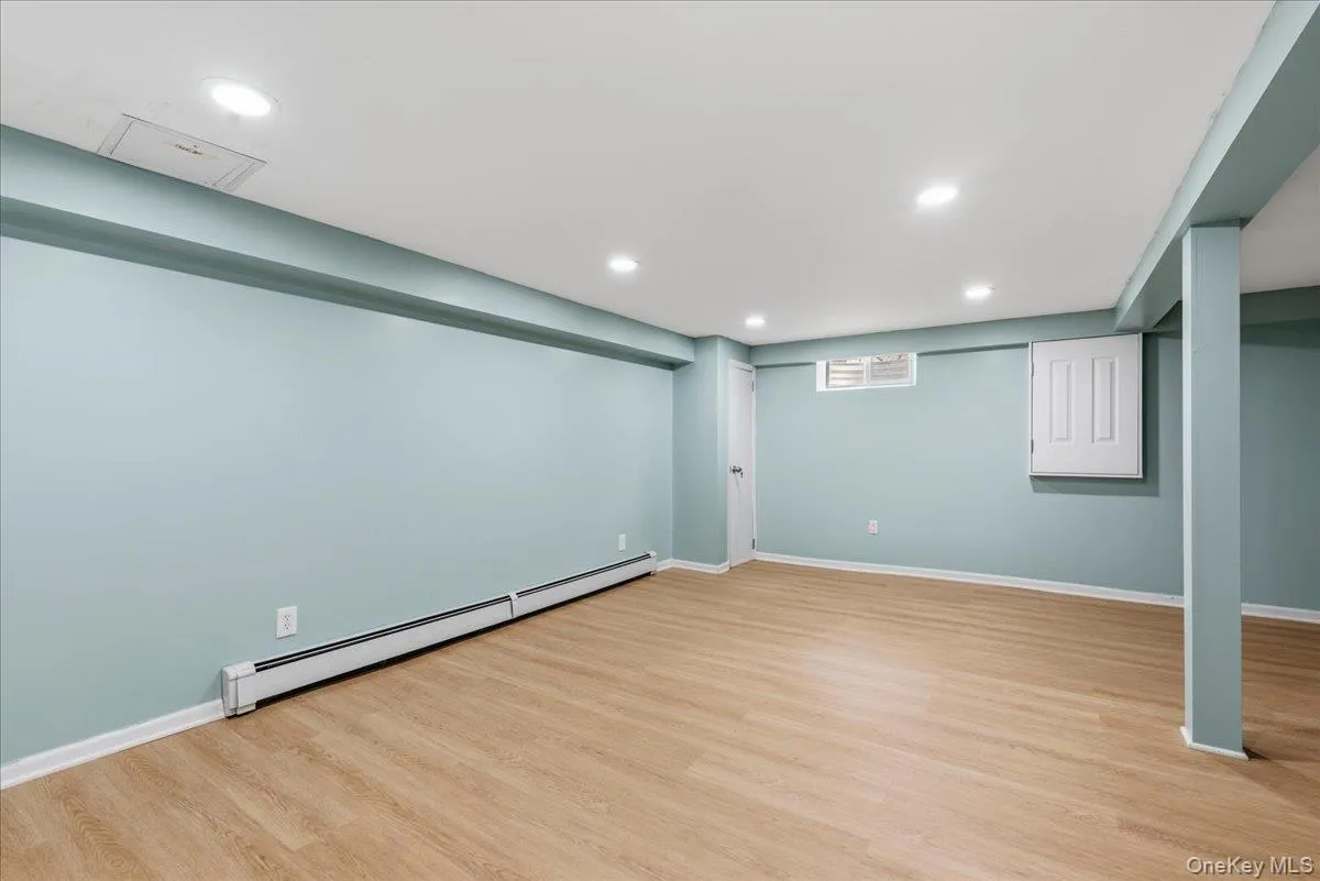 4 Cecil Place, Oyster Bay, NY, 4 Bedrooms Bedrooms, 6 Rooms Rooms,2 BathroomsBathrooms,Residential Lease,For Rent,Cecil,0,1037887 4 Cecil Place, Oyster Bay, NY, 4 Bedrooms Bedrooms, 6 Rooms Rooms,2 BathroomsBathrooms,Residential Lease,For Rent,Cecil,0,1037887
