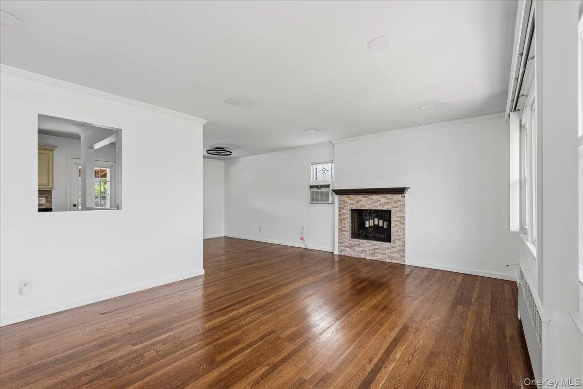 4 Cecil Place, Oyster Bay, NY, 4 Bedrooms Bedrooms, 6 Rooms Rooms,2 BathroomsBathrooms,Residential Lease,For Rent,Cecil,0,1037887 4 Cecil Place, Oyster Bay, NY, 4 Bedrooms Bedrooms, 6 Rooms Rooms,2 BathroomsBathrooms,Residential Lease,For Rent,Cecil,0,1037887