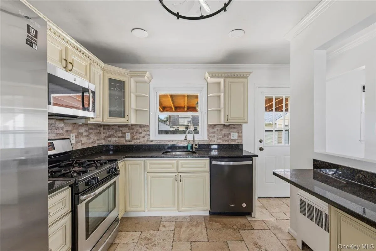 4 Cecil Place, Oyster Bay, NY, 4 Bedrooms Bedrooms, 6 Rooms Rooms,2 BathroomsBathrooms,Residential Lease,For Rent,Cecil,0,1037887 4 Cecil Place, Oyster Bay, NY, 4 Bedrooms Bedrooms, 6 Rooms Rooms,2 BathroomsBathrooms,Residential Lease,For Rent,Cecil,0,1037887