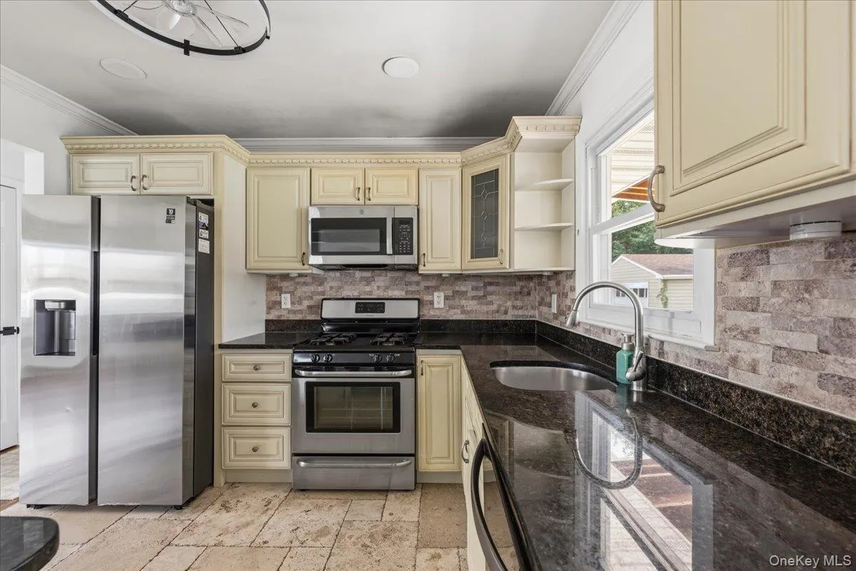 4 Cecil Place, Oyster Bay, NY, 4 Bedrooms Bedrooms, 6 Rooms Rooms,2 BathroomsBathrooms,Residential Lease,For Rent,Cecil,0,1037887 4 Cecil Place, Oyster Bay, NY, 4 Bedrooms Bedrooms, 6 Rooms Rooms,2 BathroomsBathrooms,Residential Lease,For Rent,Cecil,0,1037887