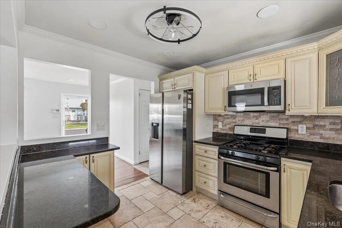 4 Cecil Place, Oyster Bay, NY, 4 Bedrooms Bedrooms, 6 Rooms Rooms,2 BathroomsBathrooms,Residential Lease,For Rent,Cecil,0,1037887 4 Cecil Place, Oyster Bay, NY, 4 Bedrooms Bedrooms, 6 Rooms Rooms,2 BathroomsBathrooms,Residential Lease,For Rent,Cecil,0,1037887