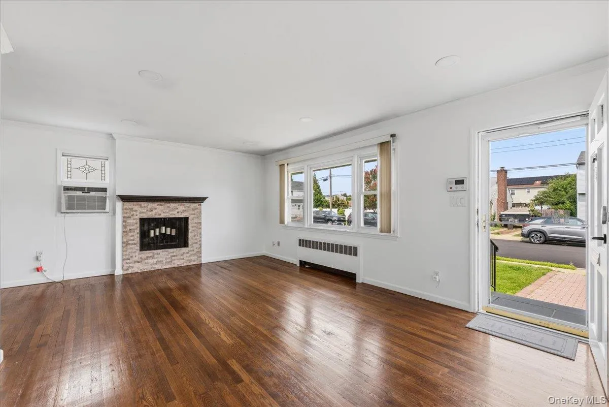 4 Cecil Place, Oyster Bay, NY, 4 Bedrooms Bedrooms, 6 Rooms Rooms,2 BathroomsBathrooms,Residential Lease,For Rent,Cecil,0,1037887 4 Cecil Place, Oyster Bay, NY, 4 Bedrooms Bedrooms, 6 Rooms Rooms,2 BathroomsBathrooms,Residential Lease,For Rent,Cecil,0,1037887