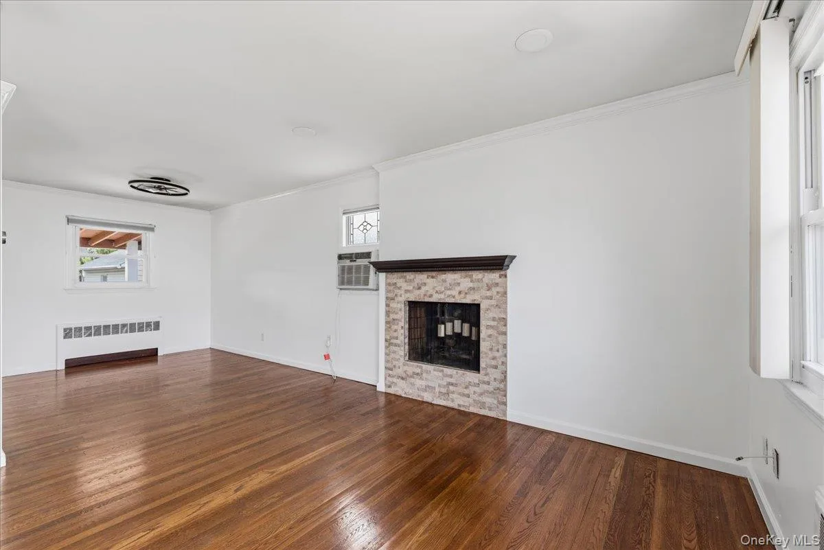 4 Cecil Place, Oyster Bay, NY, 4 Bedrooms Bedrooms, 6 Rooms Rooms,2 BathroomsBathrooms,Residential Lease,For Rent,Cecil,0,1037887 4 Cecil Place, Oyster Bay, NY, 4 Bedrooms Bedrooms, 6 Rooms Rooms,2 BathroomsBathrooms,Residential Lease,For Rent,Cecil,0,1037887
