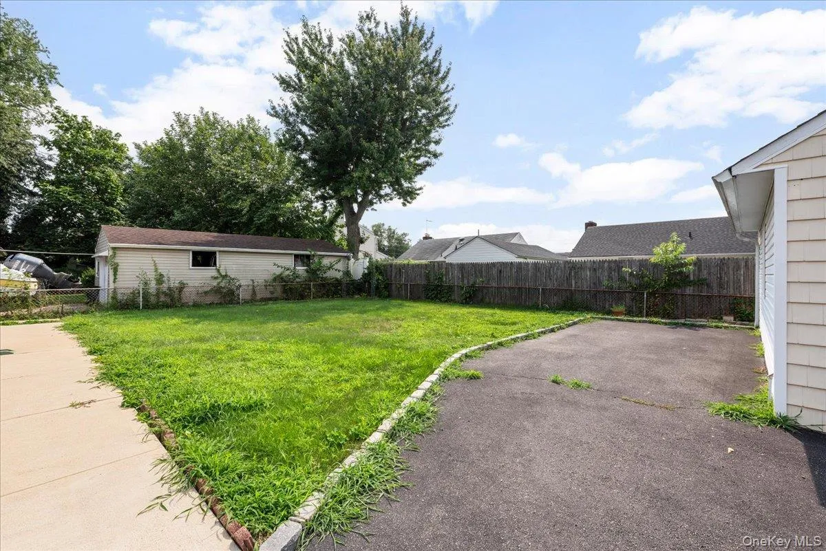 4 Cecil Place, Oyster Bay, NY, 4 Bedrooms Bedrooms, 6 Rooms Rooms,2 BathroomsBathrooms,Residential Lease,For Rent,Cecil,0,1037887 4 Cecil Place, Oyster Bay, NY, 4 Bedrooms Bedrooms, 6 Rooms Rooms,2 BathroomsBathrooms,Residential Lease,For Rent,Cecil,0,1037887