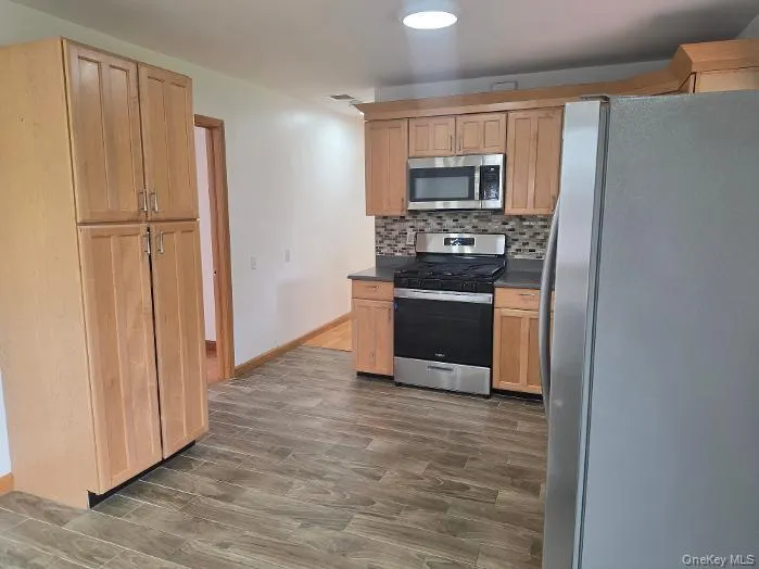 11 Manhattan Place, Huntington, NY, 2 Bedrooms Bedrooms, 5 Rooms Rooms,1 BathroomBathrooms,Residential Lease,For Rent,Manhattan,0,1037892 11 Manhattan Place, Huntington, NY, 2 Bedrooms Bedrooms, 5 Rooms Rooms,1 BathroomBathrooms,Residential Lease,For Rent,Manhattan,0,1037892